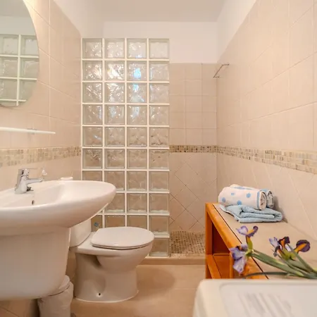 Apartmán Primavera, Pool & Wifi & 24h Security *