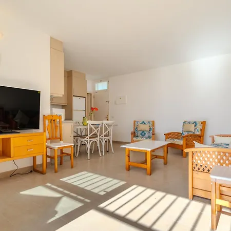 Primavera, Pool & Wifi & 24h Security דירה