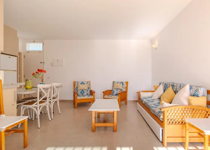 Primavera, Pool & Wifi & 24h Security Appartement