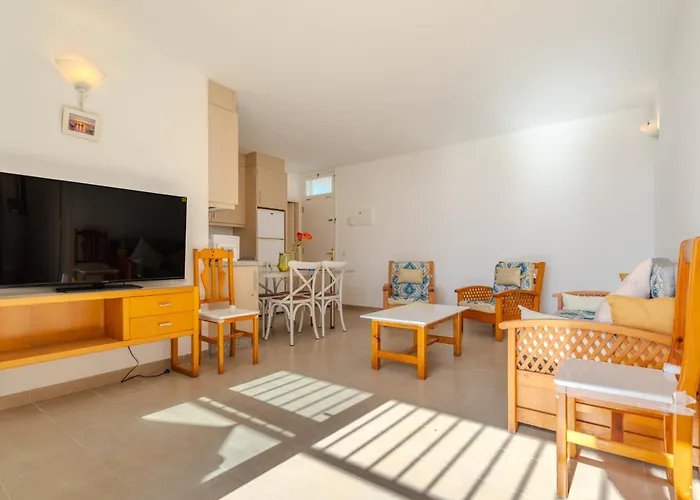 Primavera, Pool & Wifi & 24h Security Appartement