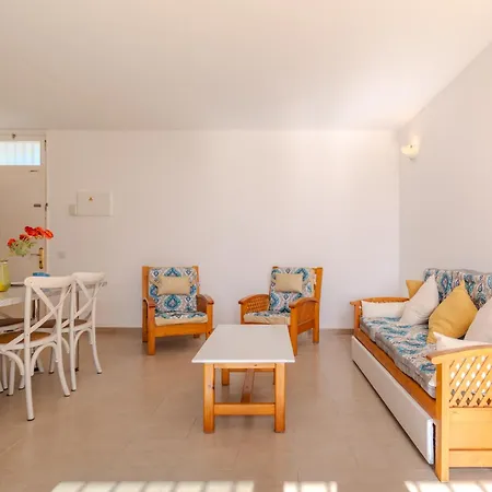 Primavera, Pool & Wifi & 24h Security Apartment